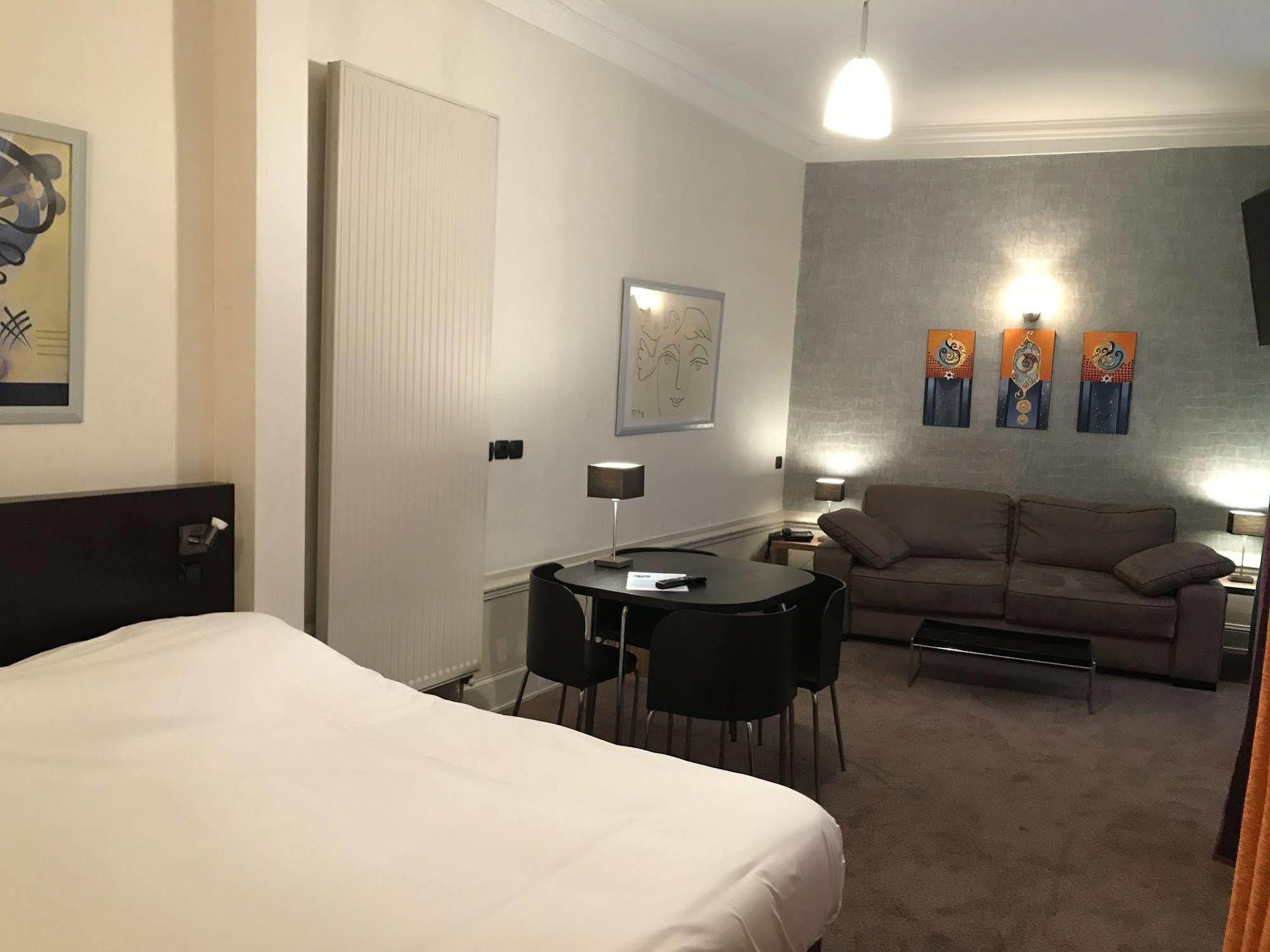 Hotel De Paris 3*